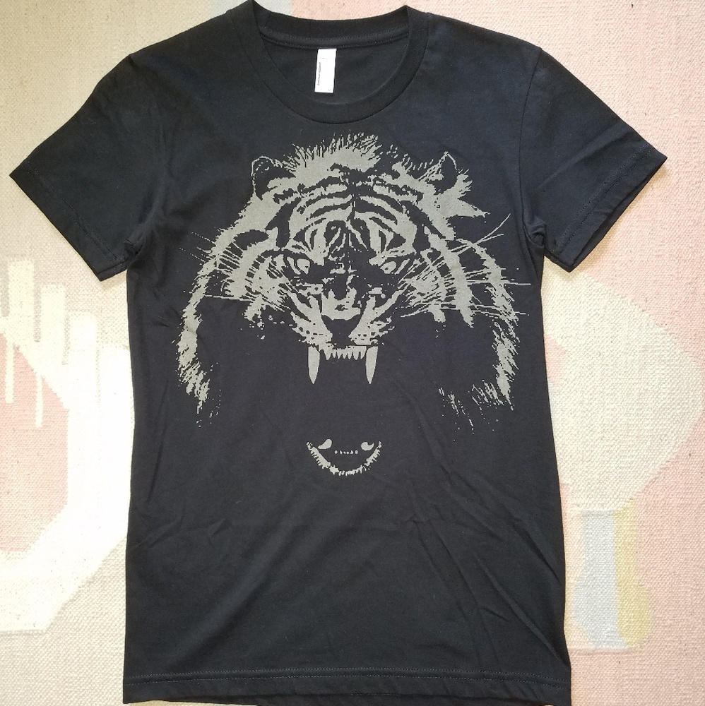 Glow in the dark Tiger tee! Unisex / Men's Size XL by Glowees